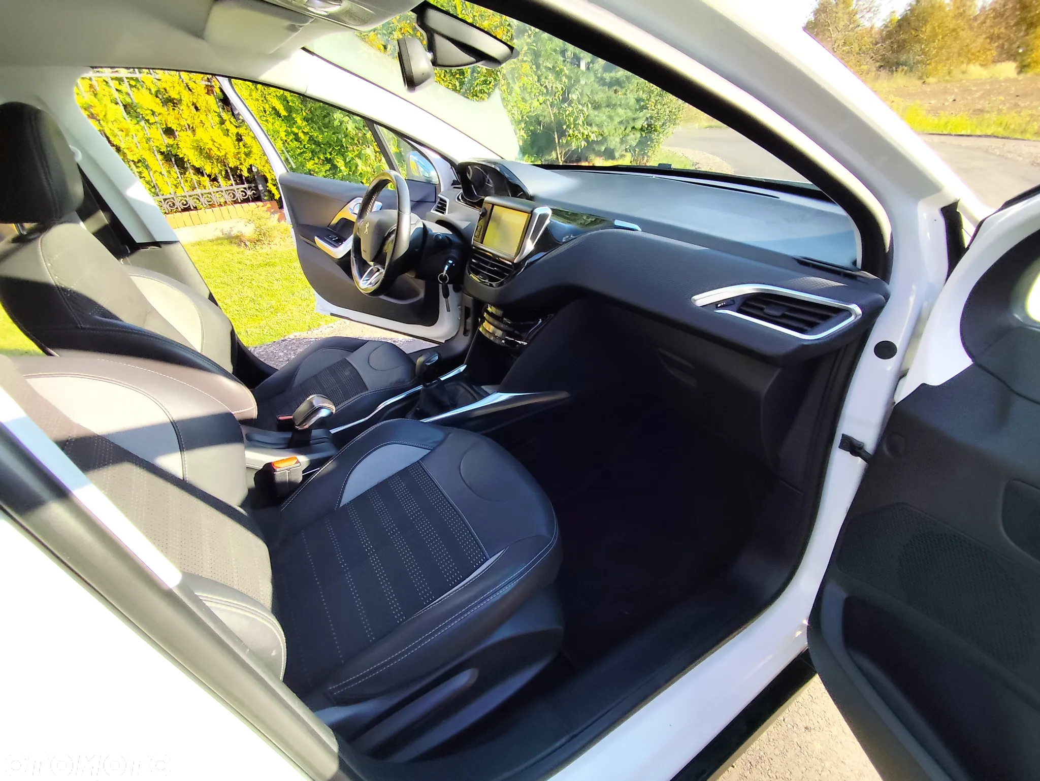 Peugeot 2008 1.6 e-HDi Allure S&S - 15