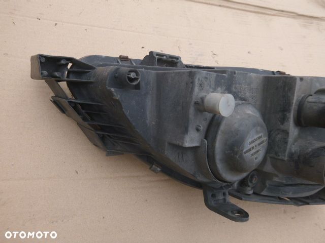 LAMPA LEWY PRZÓD LEWA PRZEDNIA PRAWY PRZÓD PRAWA PRZEDNIA TOYOTA AVENSIS I 97-02 - 12