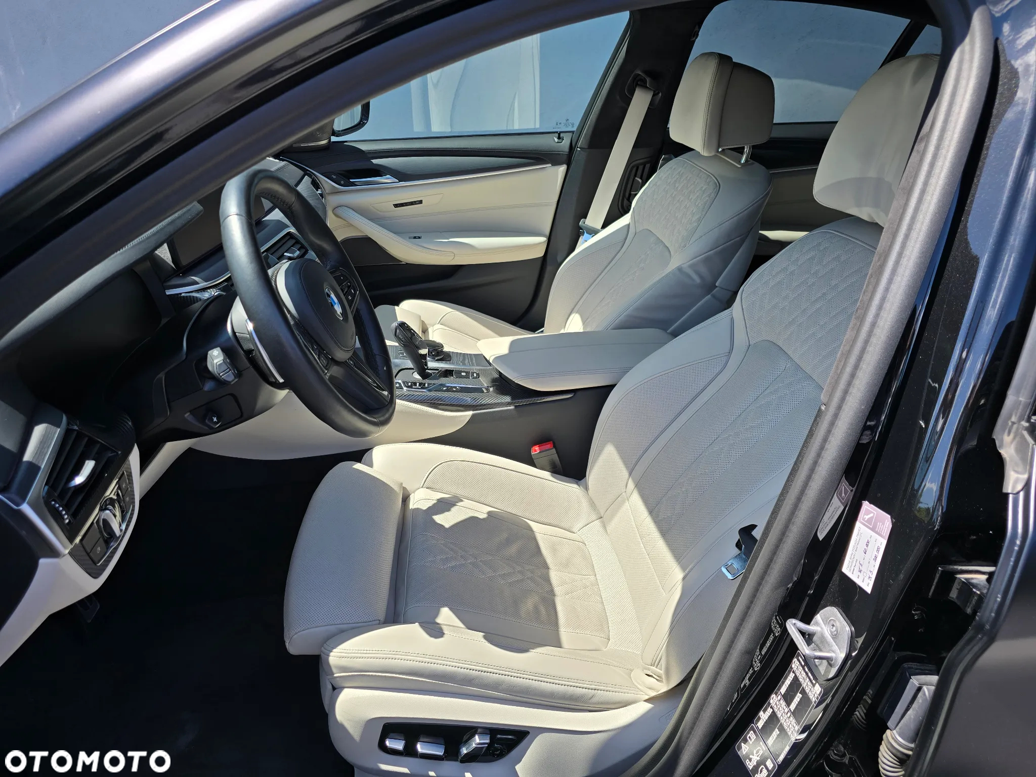 BMW Seria 5 M550i xDrive - 7