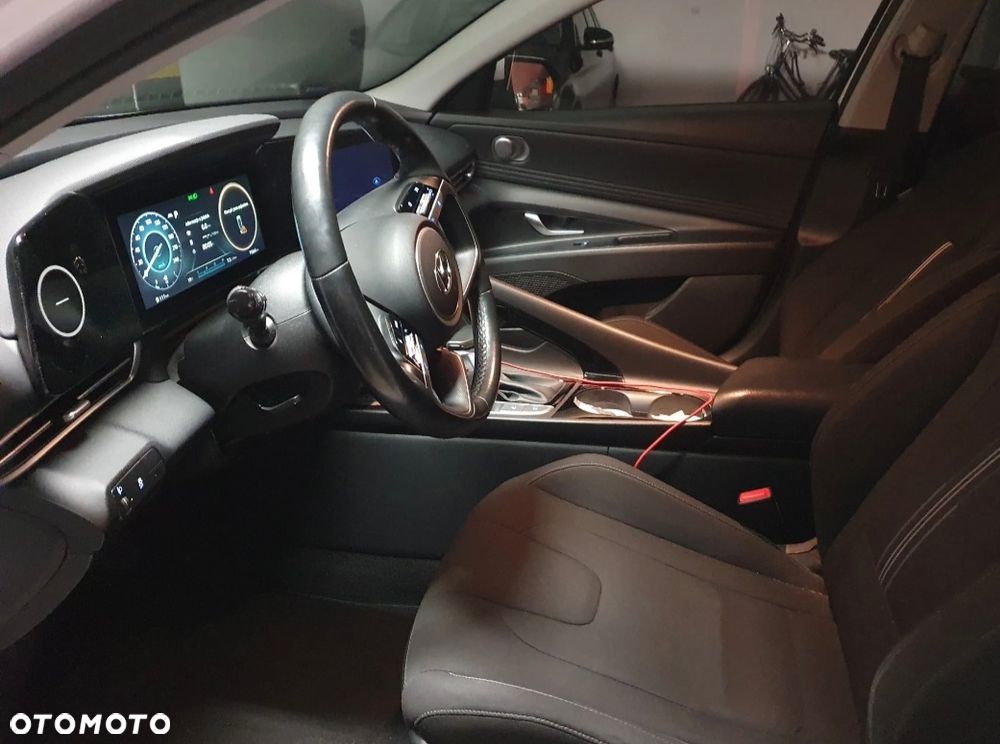 Hyundai Elantra 1.6 Executive CVT - 13