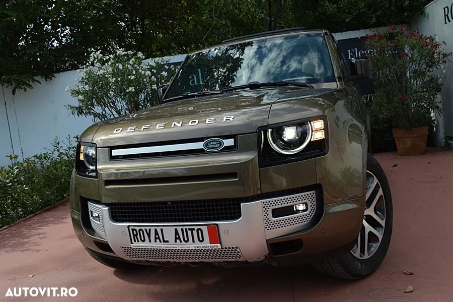Land Rover Defender - 1