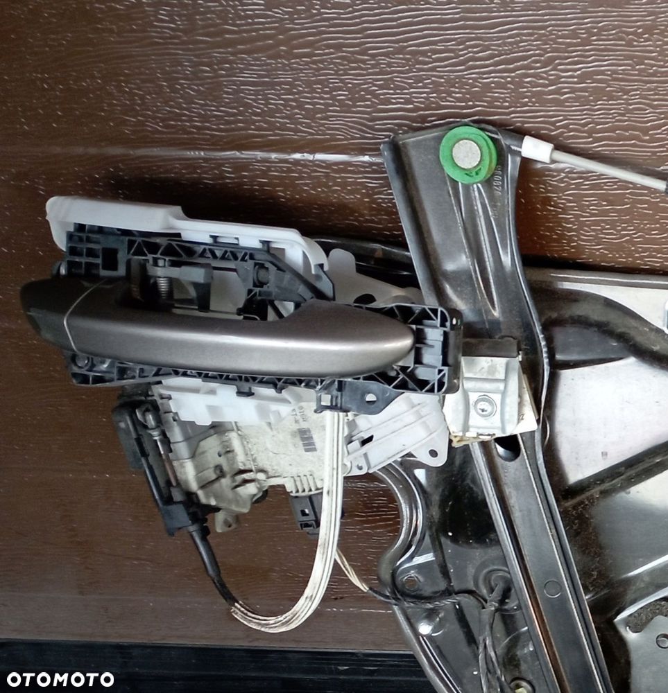 VW PASSAT B7 KLAMKA PRAWY PRZÓD ZAMEK PRZÓD LA8X - 1