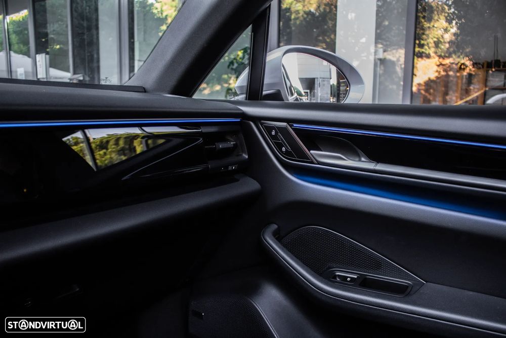 Porsche Macan Electric 4 - 22