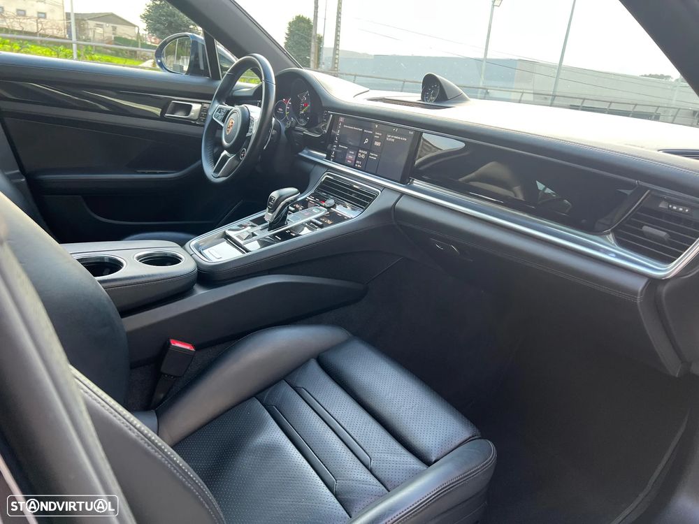 Porsche Panamera 4 E-Hybrid - 26