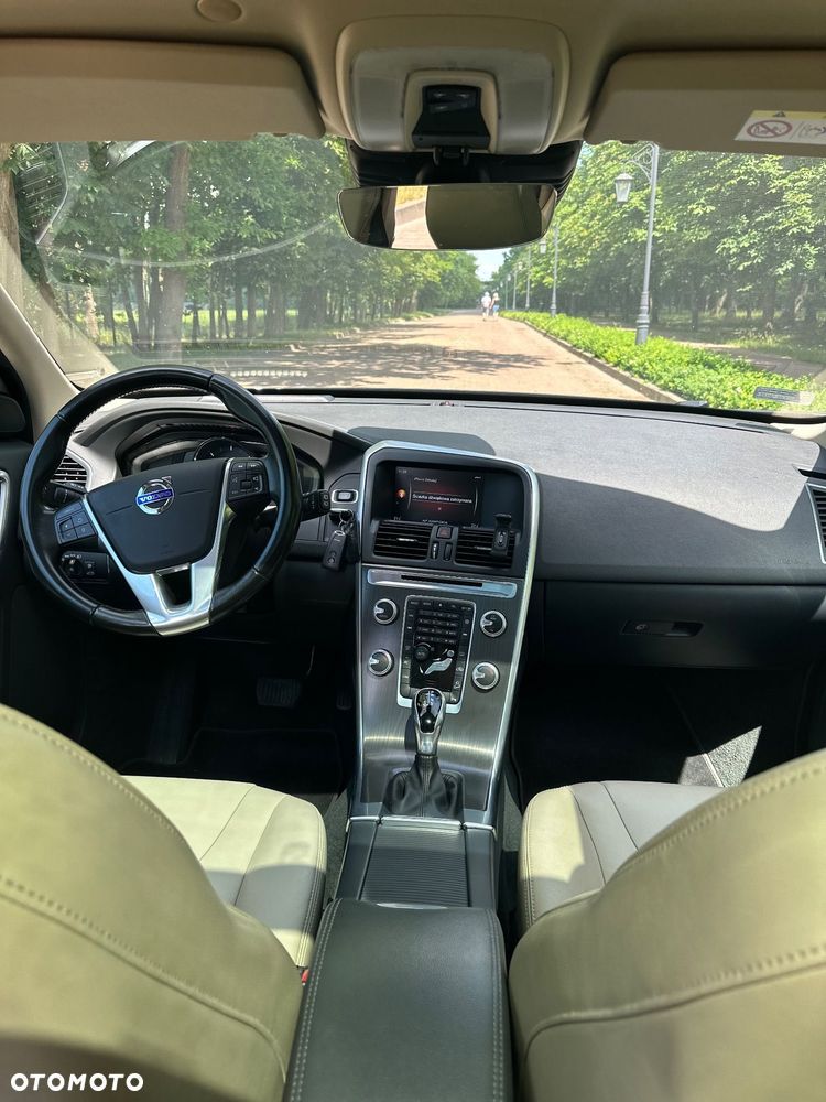Volvo XC 60 D4 AWD Momentum - 4
