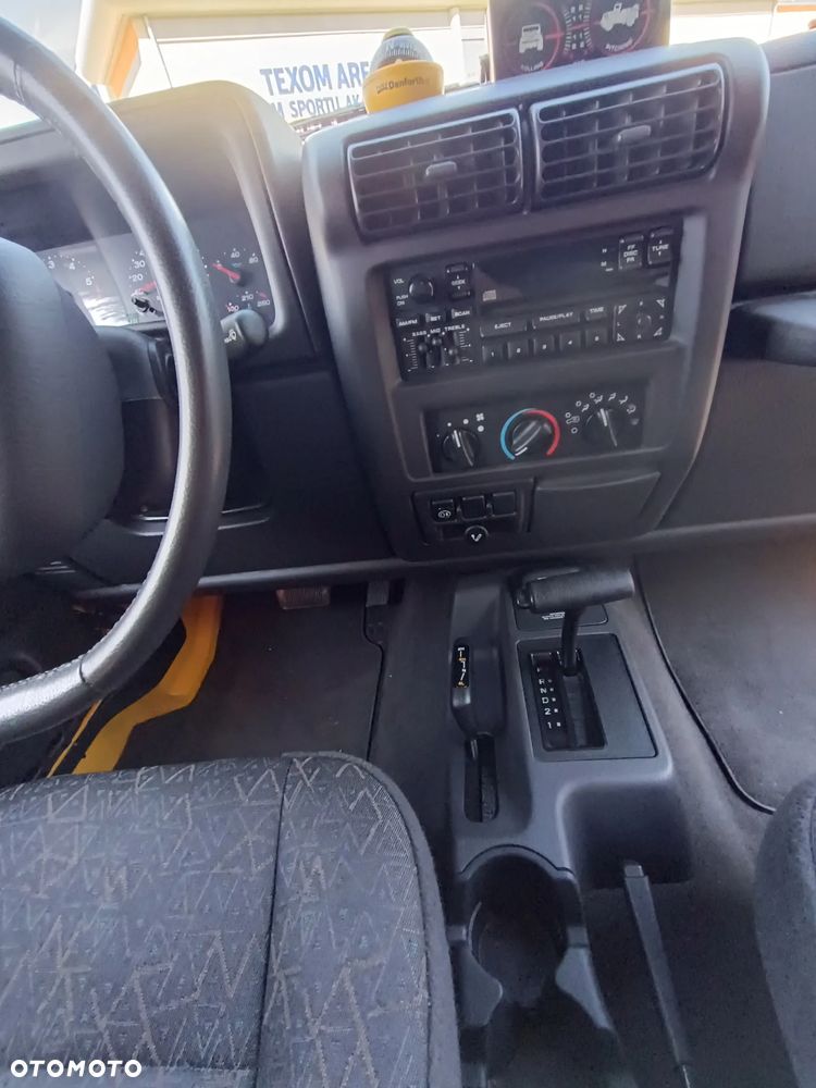 Jeep Wrangler - 10