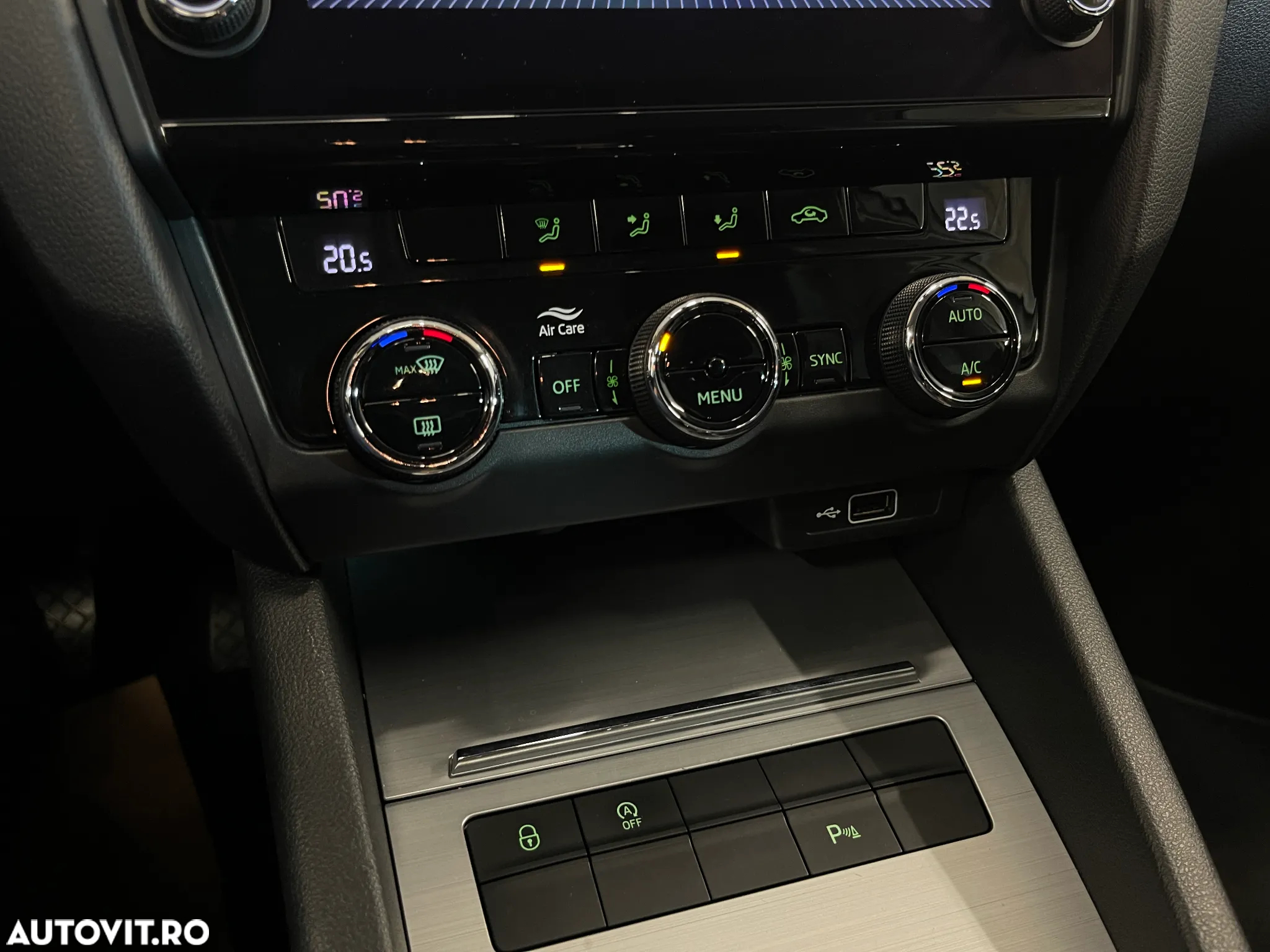 Skoda Octavia Combi 2.0 TDI DSG Style - 20