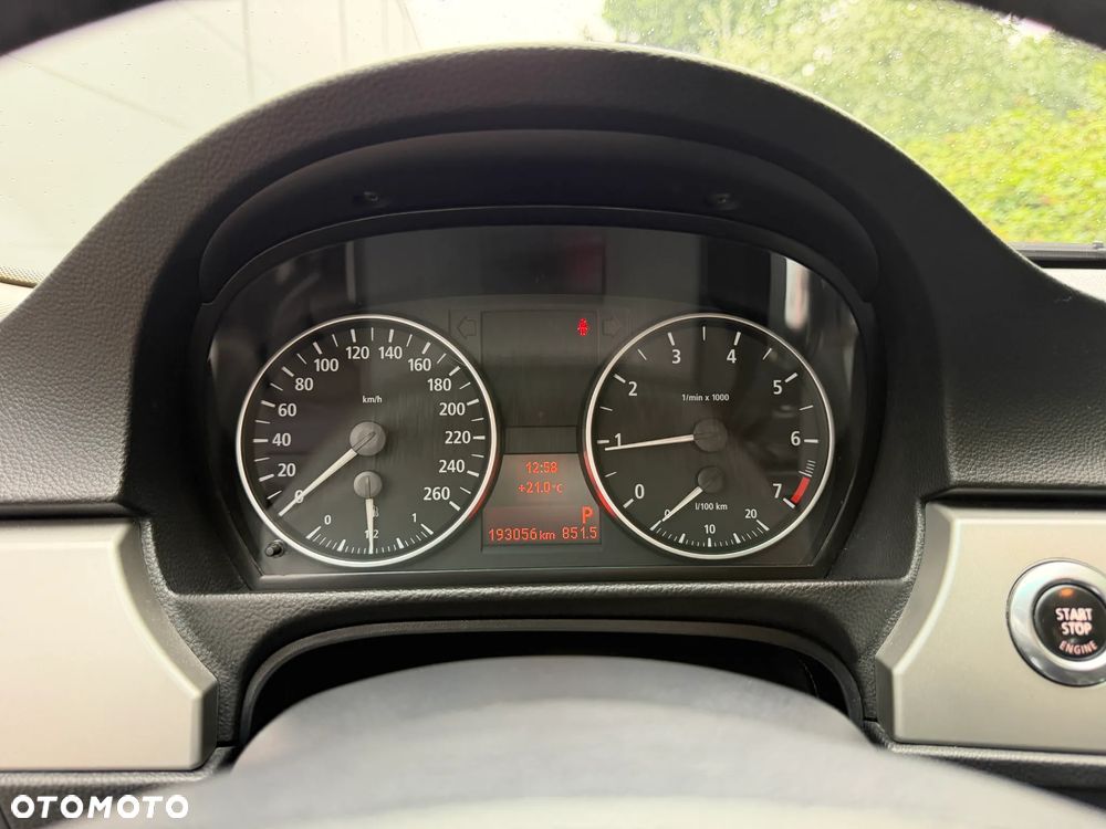 BMW Seria 3 320i - 12
