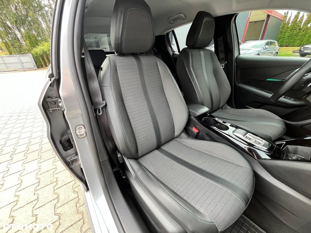Peugeot 208 - 30