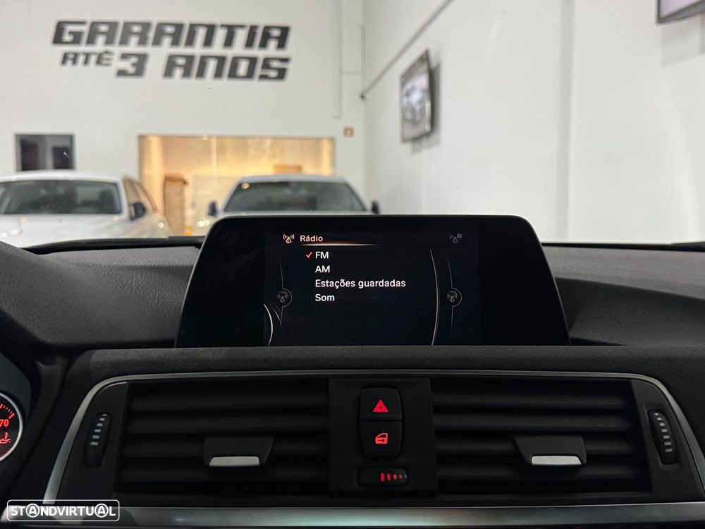 BMW 330 e iPerformance Pack M - 18