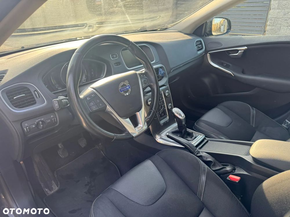 Volvo V40 D2 - 8