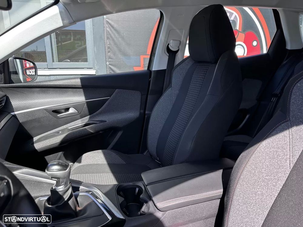 Peugeot 3008 1.2 PureTech Allure Pack - 20