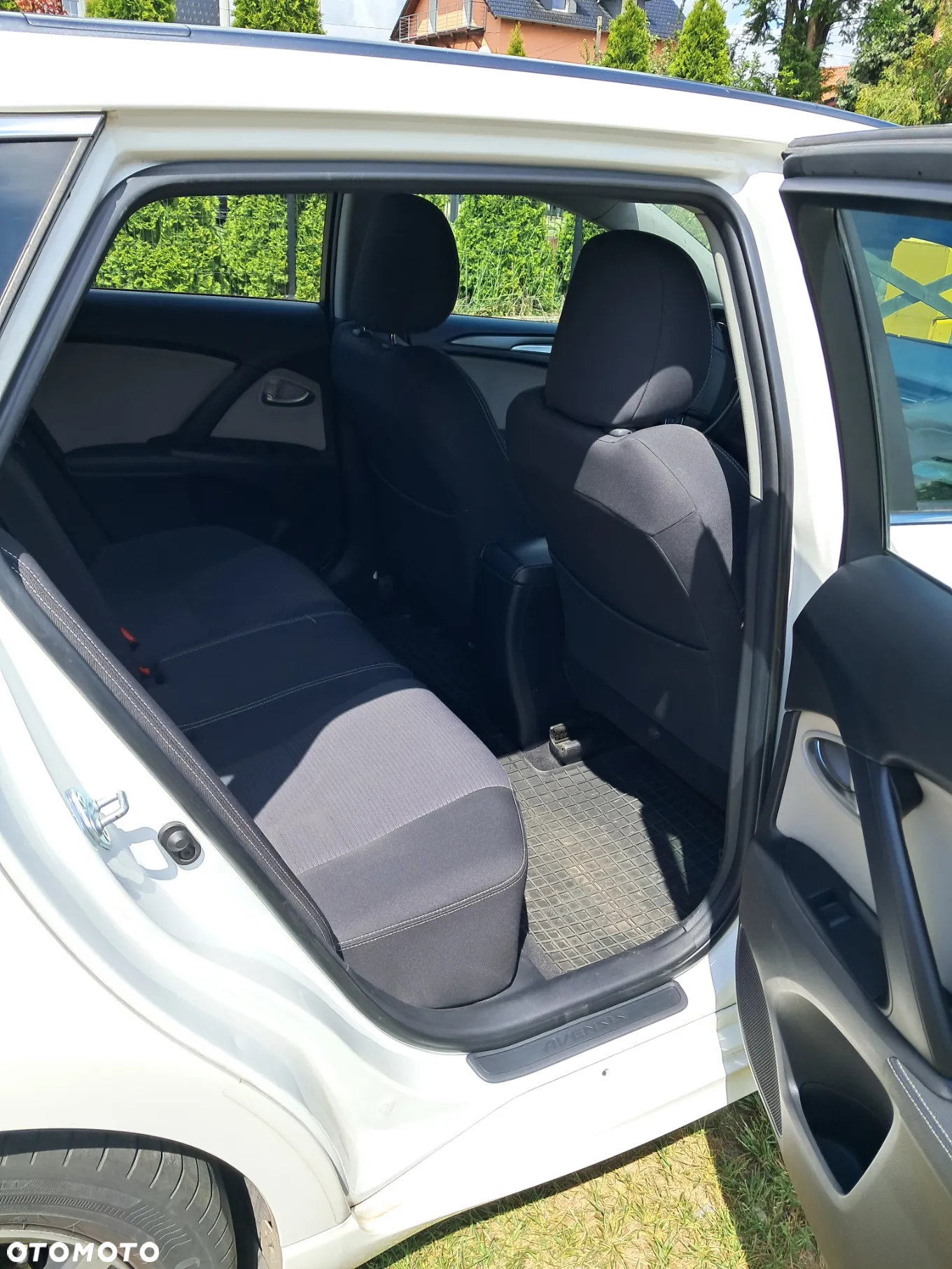 Toyota Avensis 2.0 D-4D Premium - 14