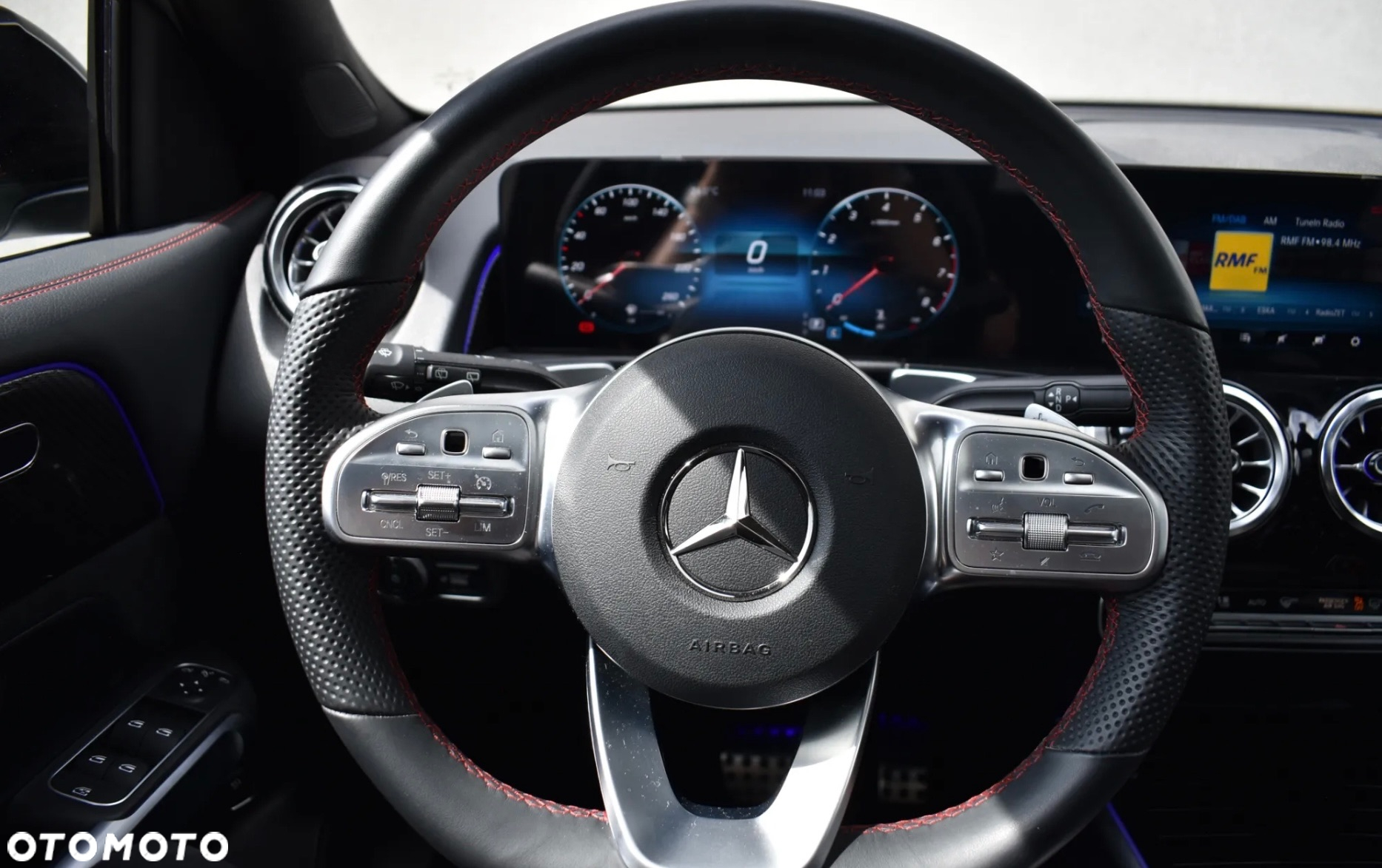 Mercedes-Benz GLB - 14