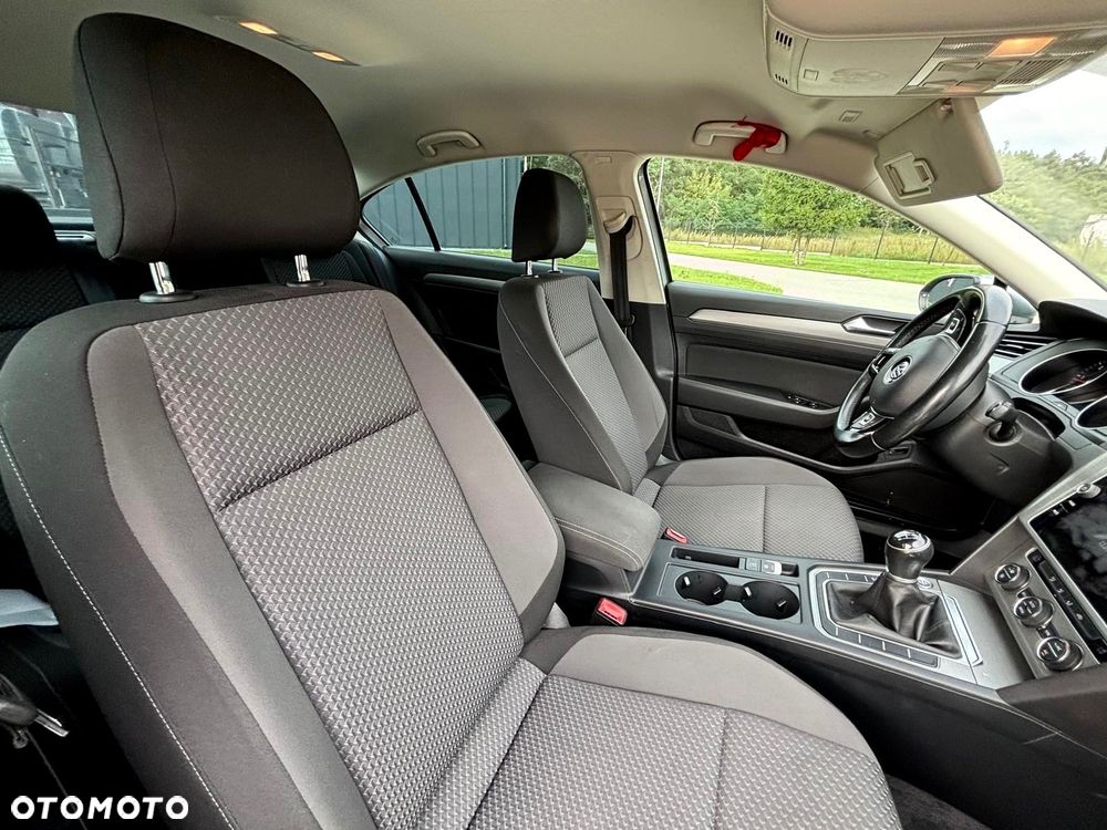 Volkswagen Passat 1.6 TDI BMT Comfortline - 18