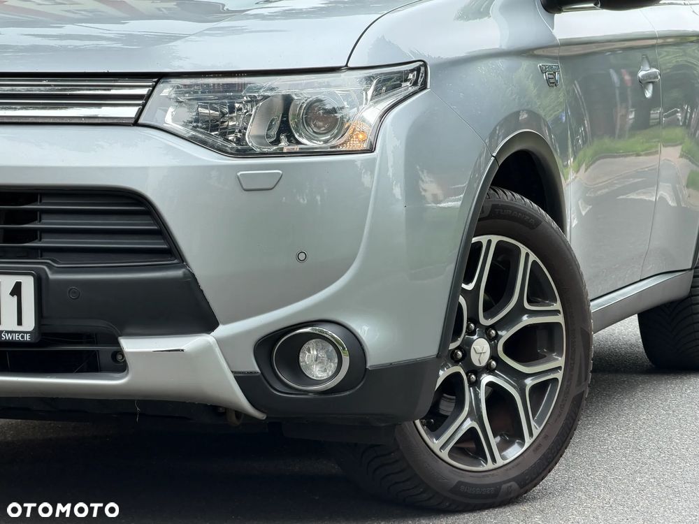 Mitsubishi Outlander 2.0 4WD Plus - 30