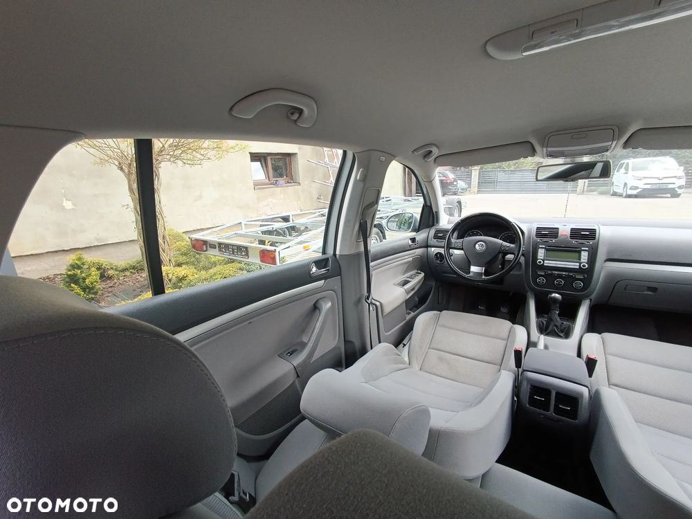 Volkswagen Golf 1.6 FSI United - 19
