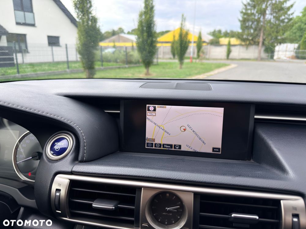 Lexus IS 300h F Sport - 29