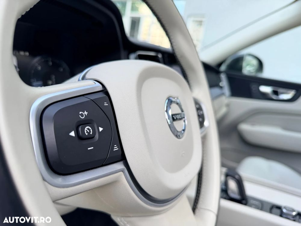 Volvo XC 60 B4 D AWD Geartronic Momentum Pro - 13