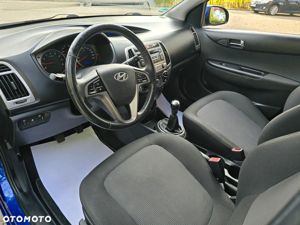Hyundai i20 - 24