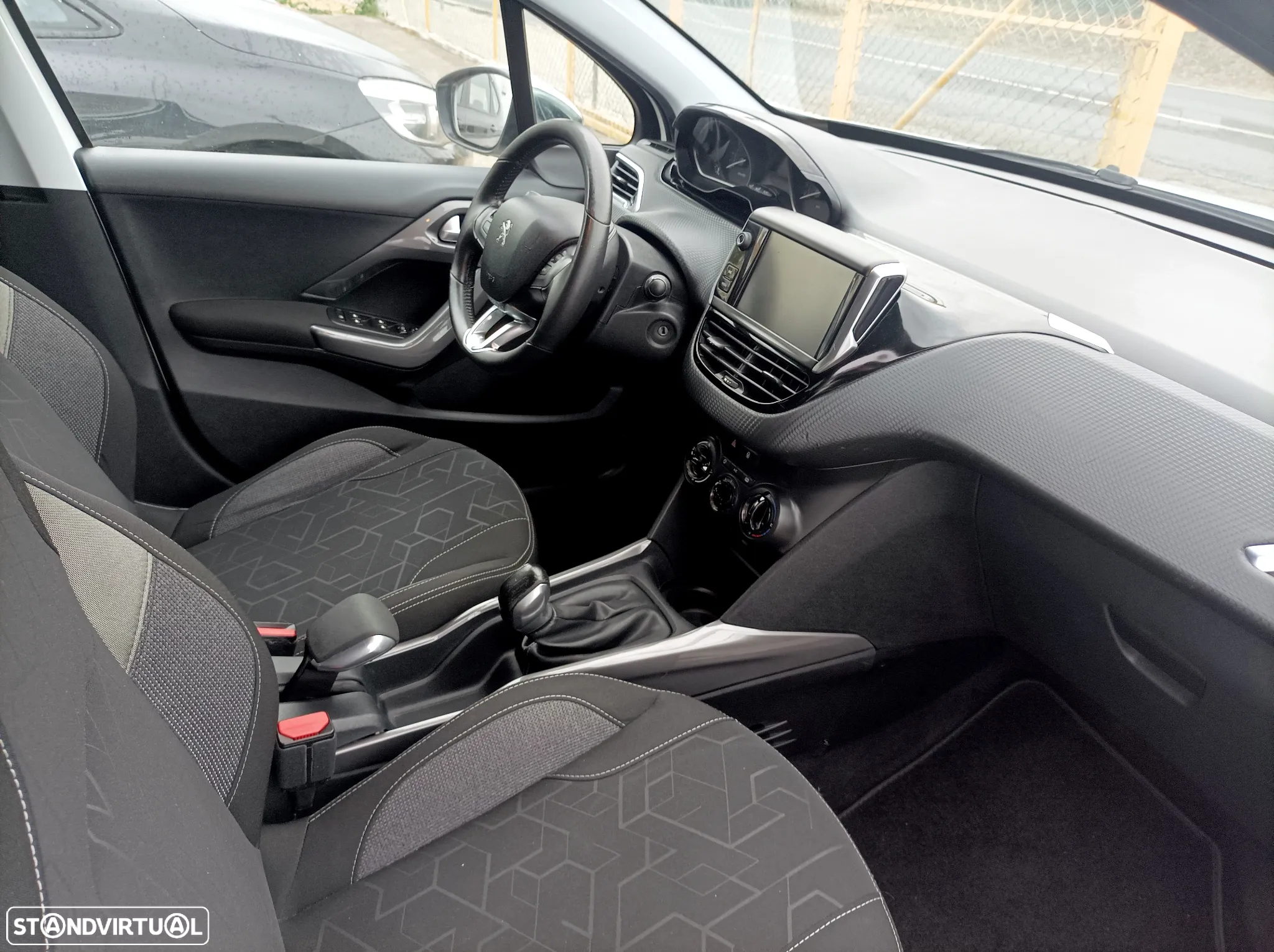 Peugeot 2008 1.2 PureTech Style - 9