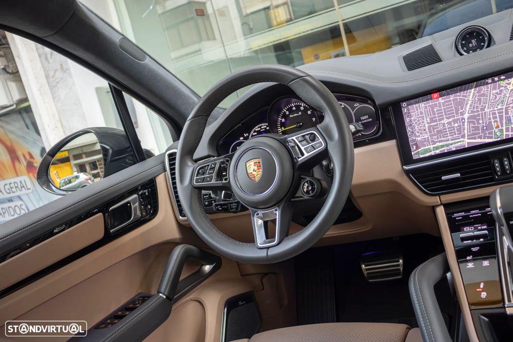 Porsche Cayenne Turbo S E-Hybrid — fotografia 17