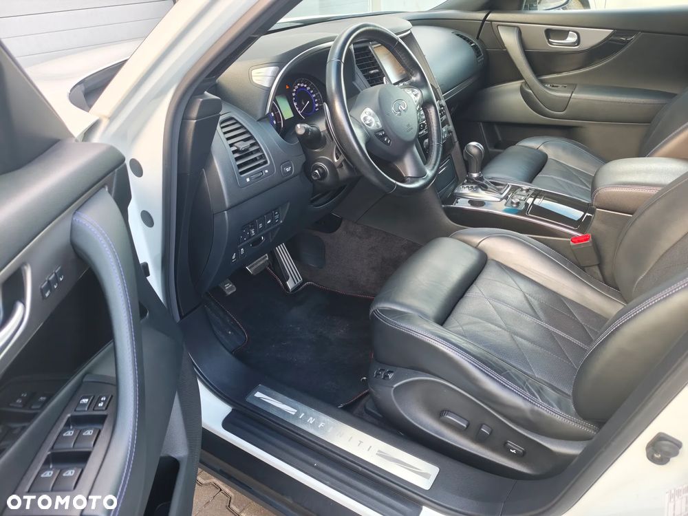Infiniti QX70 3.7 AWD S Premium - 9