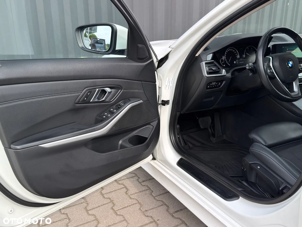 BMW Seria 3 320d xDrive - 15