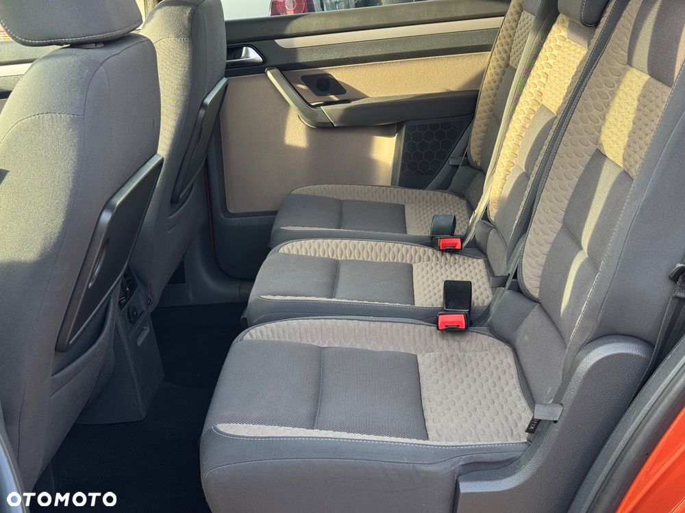 Volkswagen Touran - 23