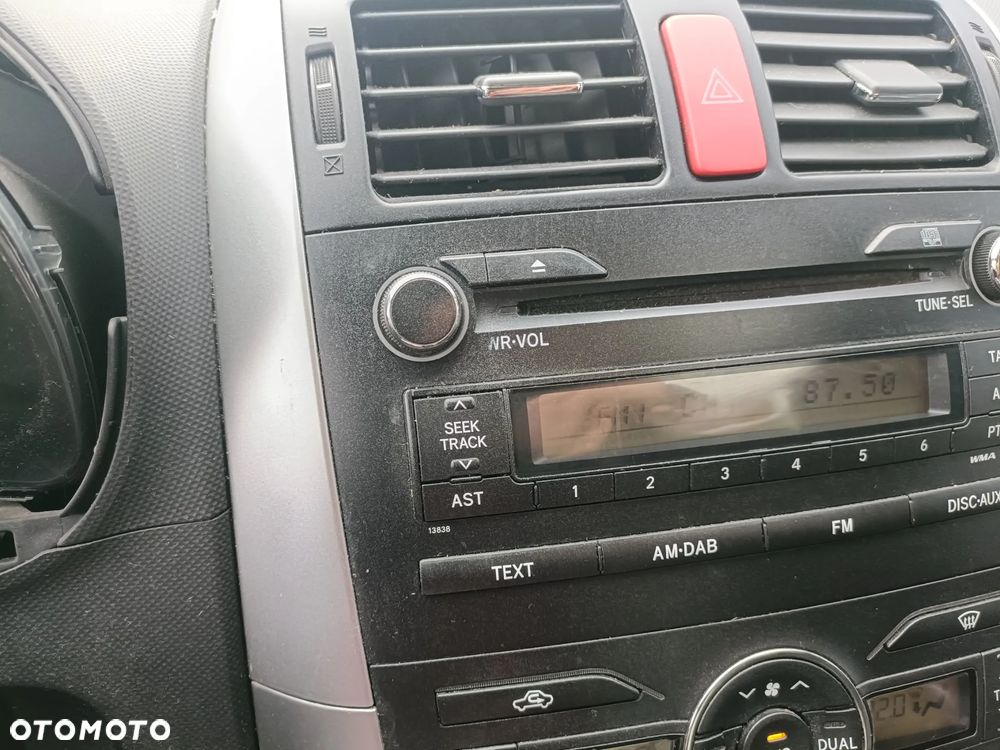 TOYOTA AURIS I 06-12 LIFT 2010 r. 5D radioodtwarzacz radioodbiornik radio  * - 2