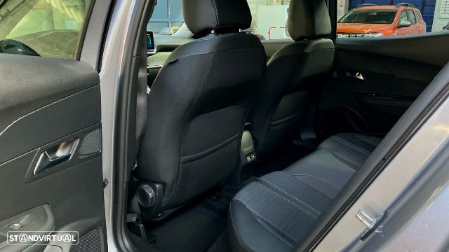 Peugeot e-2008 Allure Pack - 12