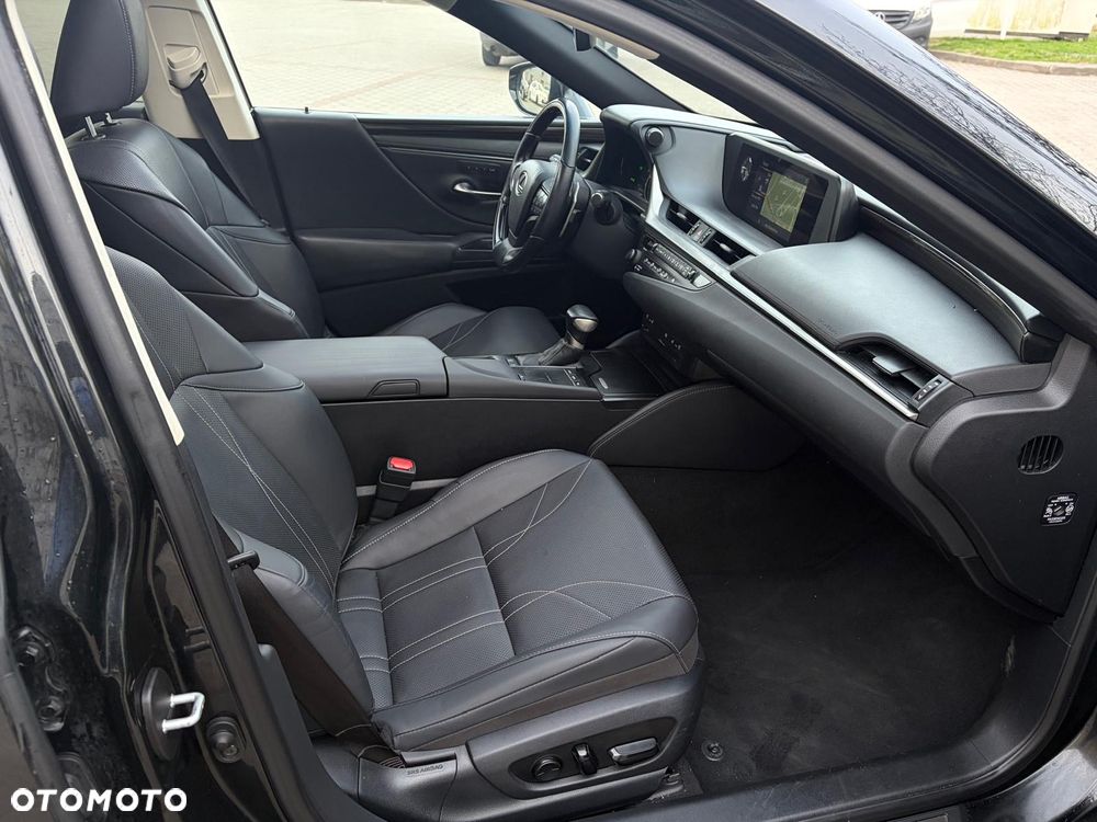 Lexus ES 300h Prestige - 17