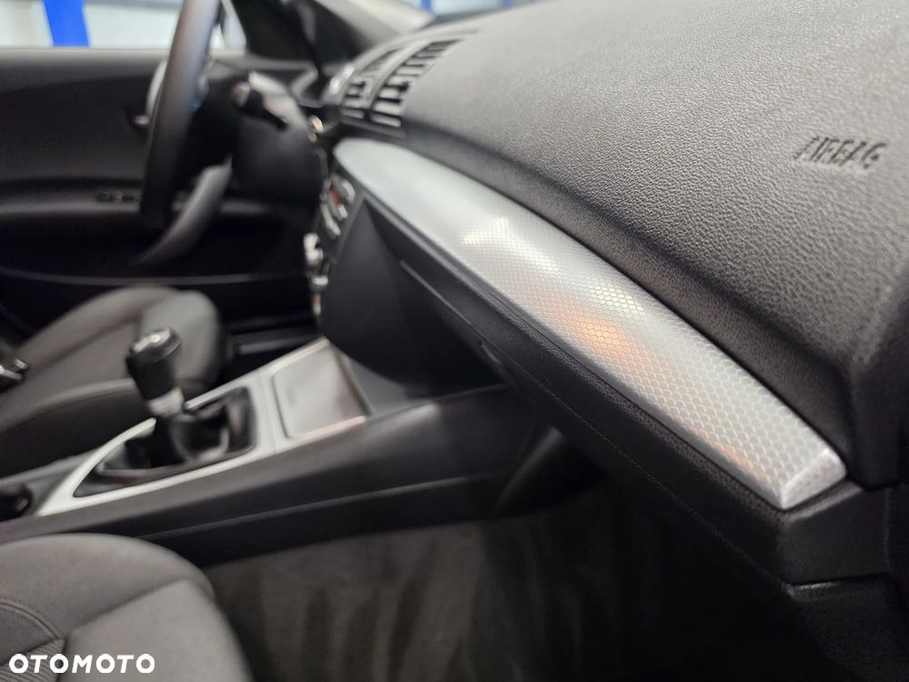 BMW Seria 1 120d DPF - 28
