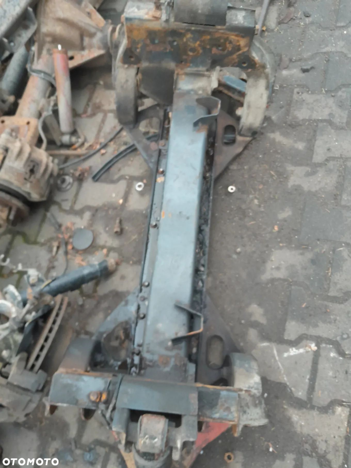 Belka zawieszenia przód bliźniak Iveco Daily 06r - 1