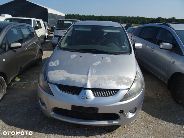 Mitsubishi Grandis Lakier(A19) na części maska zderzak błotnik drzwi klapa