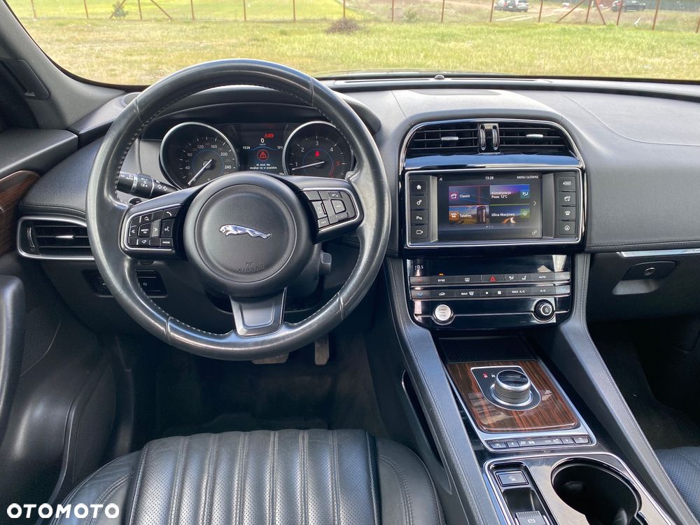 Jaguar F-Pace - 6