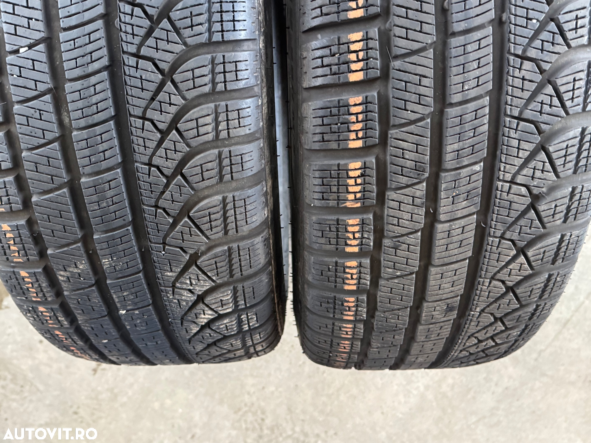 Vând 2 anvelope 245/40/19 Pirelli de iarnă ca noi - 2
