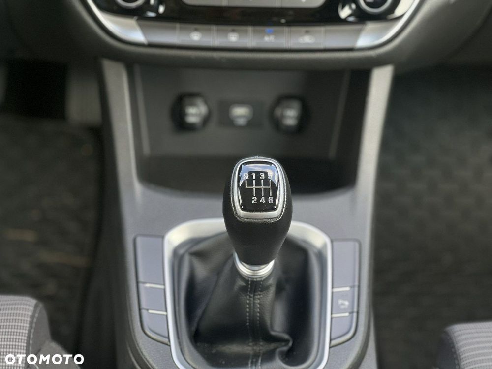 Hyundai i30 1.5 DPI Classic + - 18