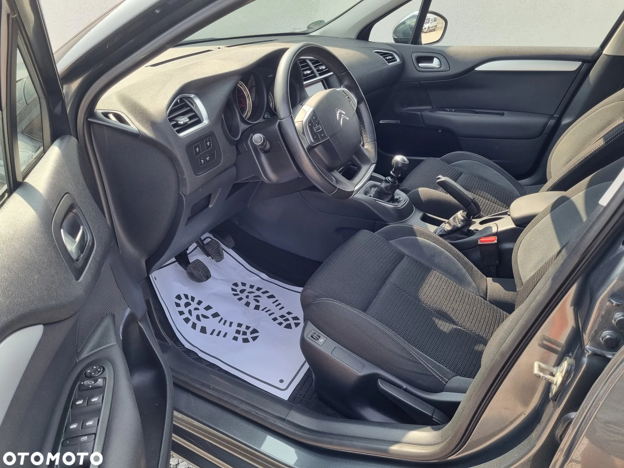 Citroën C4 e-HDi 115 Selection - 9