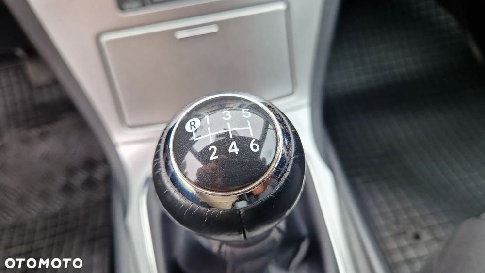 Toyota Avensis 2.0 D-4D Premium - 23