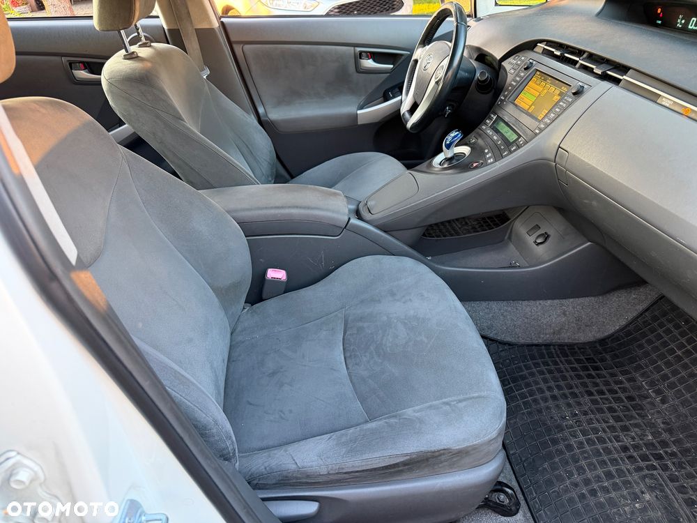 Toyota Prius 1.8 HSD Prestige - 8