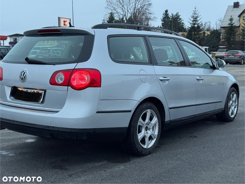 Volkswagen Passat 2.0 TDI Trendline DSG - 3