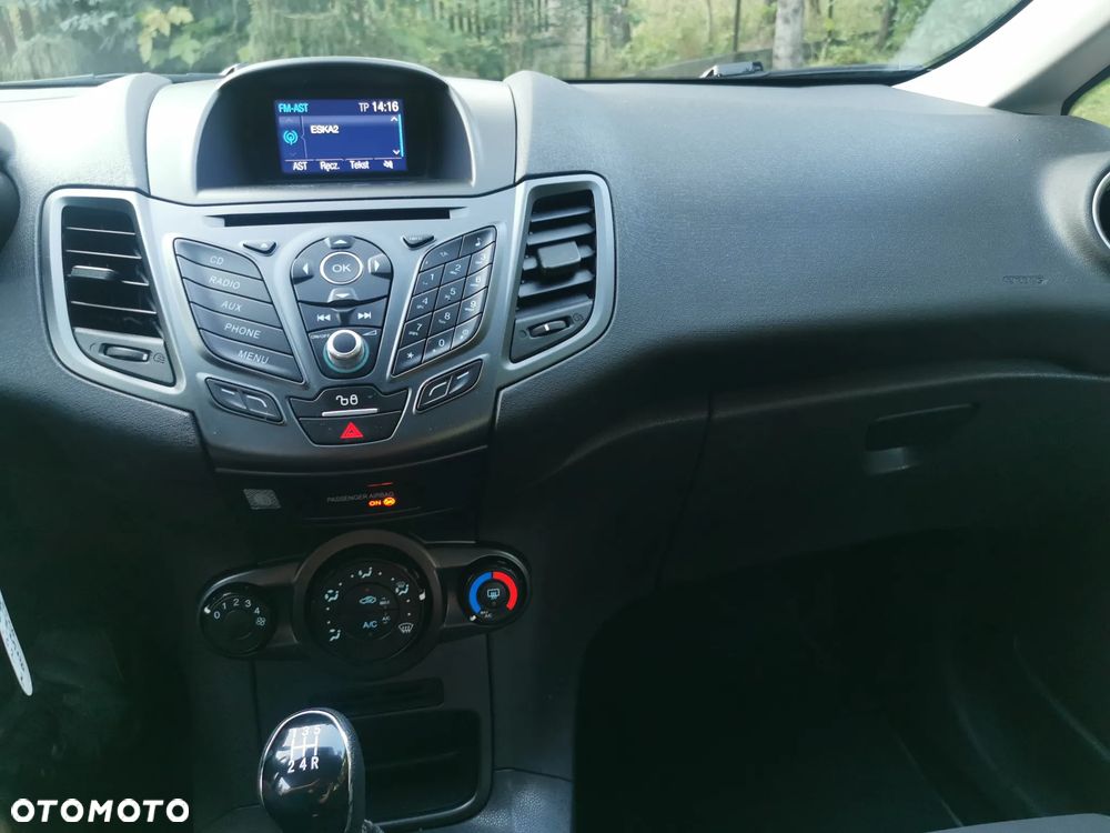Ford Fiesta 1.4 Ghia - 9