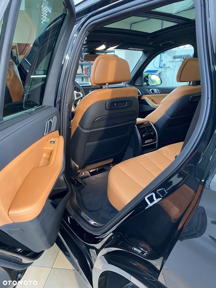 BMW X5 M M50i - 14