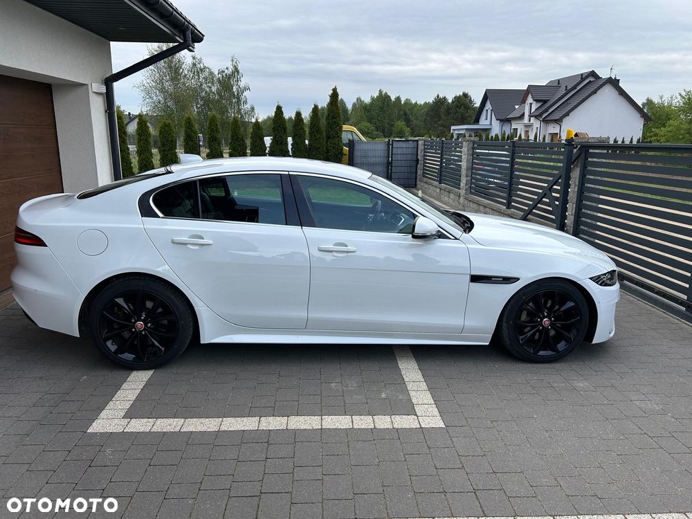 Jaguar XE 2.0 T R-Sport - 11