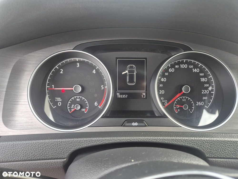 Volkswagen Golf - 23