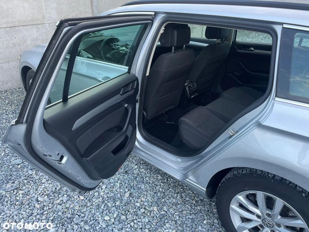 Volkswagen Passat 2.0 TDI SCR DSG Comfortline - 15