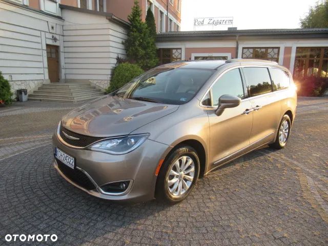 Chrysler Pacifica - 2