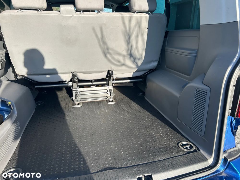 Volkswagen Caravelle - 16