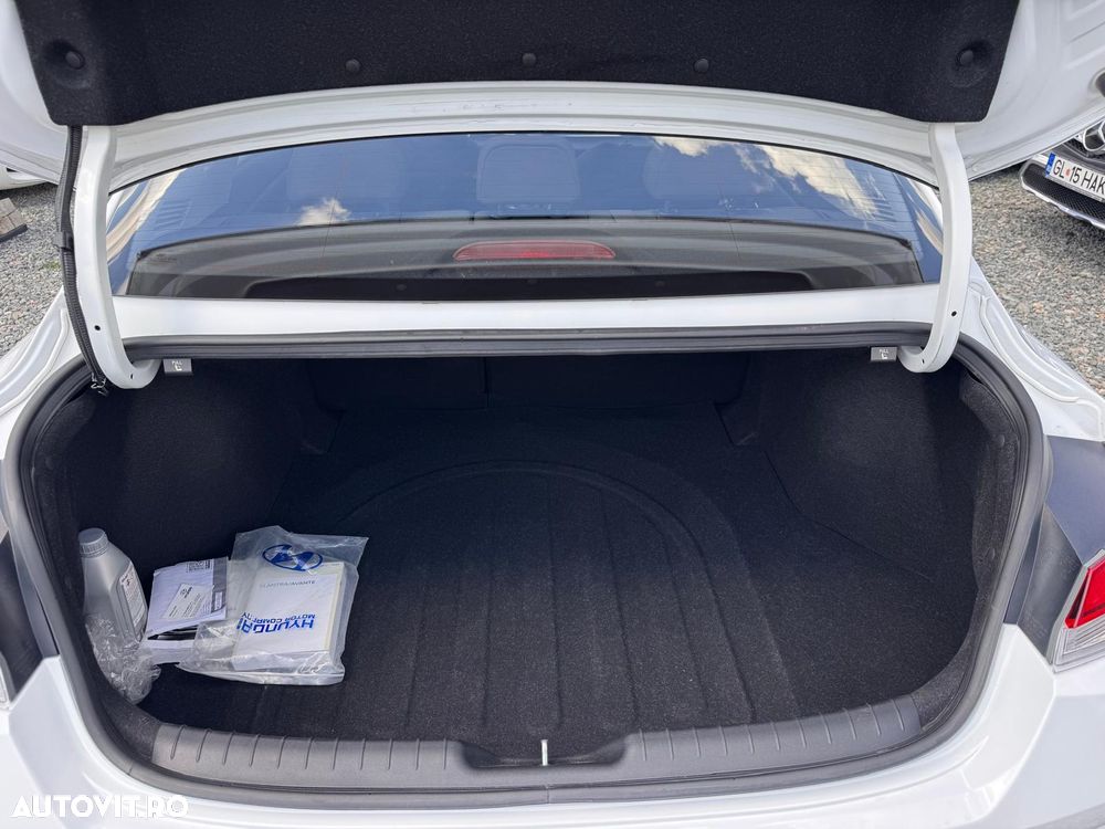 Hyundai Elantra 1.6 l 123 CP CVT Comfort - 25